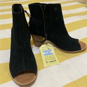 Women’s Toms Black Wedges - with tags